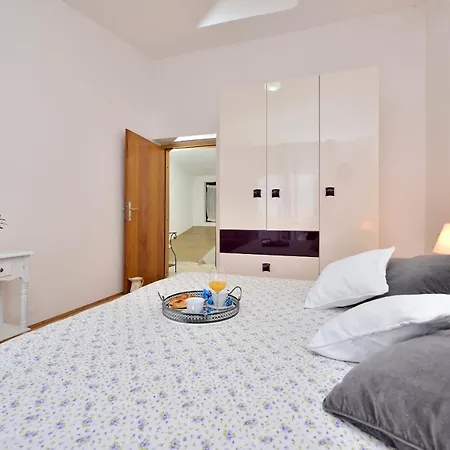 Seaside Holiday House Privlaka, Zadar - 18509 *